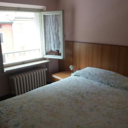 Albergo Alla Rocca Garda  Exteriör bild