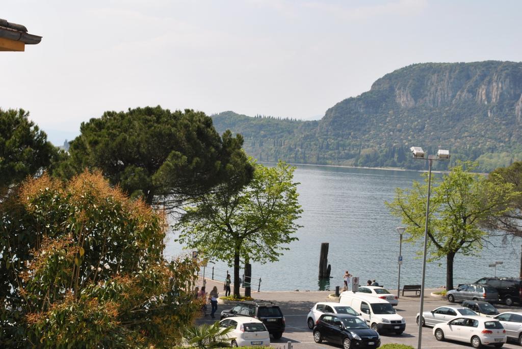 Albergo Alla Rocca Garda  Exteriör bild