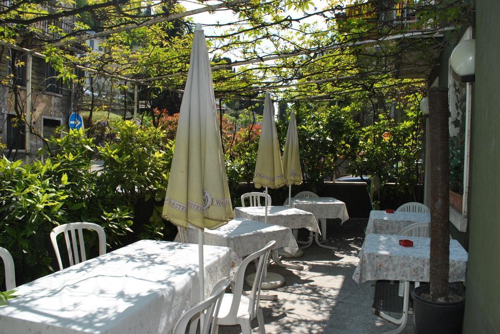 Albergo Alla Rocca Garda  Exteriör bild