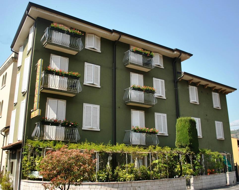 Albergo Alla Rocca Garda  Exteriör bild
