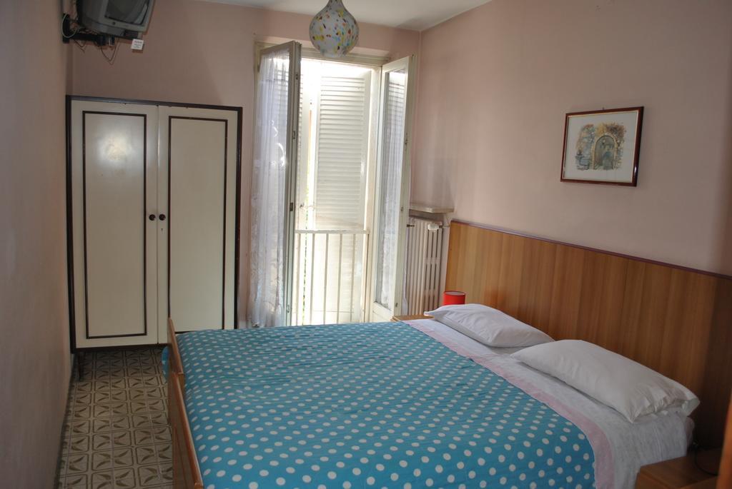 Albergo Alla Rocca Garda  Rum bild