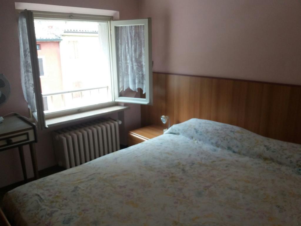 Albergo Alla Rocca Garda  Exteriör bild